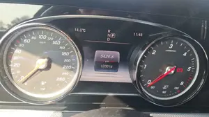 Mercedes-Benz E 220 d 9G-TRONIC Avantgarde Bild 3