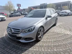 Mercedes-Benz E 300 E300 BlueTec Pano,Navi,LED,Leder,ACC,AHK,Kamera