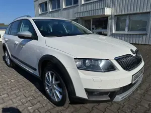 Skoda Octavia Combi-2,0TDI Scout 4x4-DSG-Bi Xenon-AHK