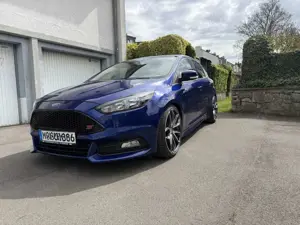 Ford Focus 2.0 EcoBoost ST mit Leder-Sport-Paket