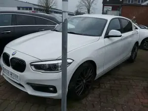 BMW 118 i Klimaautomatik Einparkhilfe LED Navi Sitzheizung
