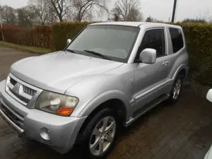 Mitsubishi Pajero Pajero Diesel  5-Türer 3.2 DI-D Dakar