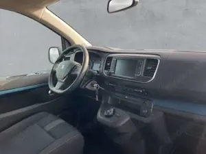 Peugeot Traveller Bild 3
