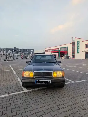 Mercedes-Benz 230 W124 230E | 2.Hand | TÜV NEU | Unterboden Frisch