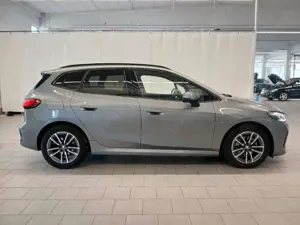 BMW 218 218i AT* M SPORT*HUD*PANORAMA*ADAPT.LED* Bild 2
