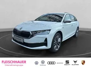 Skoda Octavia Combi Tour 2,0 TDI DSG Pano HUD AHK Navi LED PDC