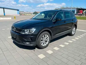Volkswagen Tiguan 2.0TDI*Navi*PDC*SHZ*S-AHK*1 Hand*