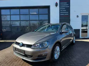 Volkswagen Golf 7 CUP 1.2 TSI STANDHZG I AHK I NAVI I KAM