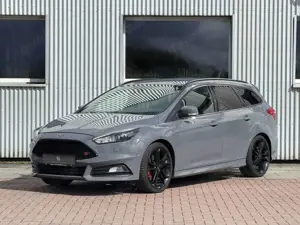 Ford Focus ST Sony Premium Bi-Xenon Leder-Paket Sport Bild 3