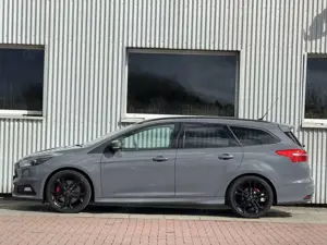 Ford Focus ST Sony Premium Bi-Xenon Leder-Paket Sport Bild 5