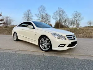 Mercedes-Benz E 350 CDI Coupe mit AMG Paket - Sternenhimmel - Pano uvm