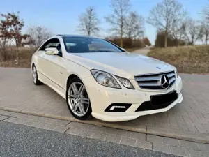 Mercedes-Benz E 350 CDI Coupe mit AMG Paket - Sternenhimmel - Pano uvm Bild 5