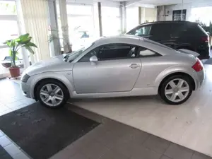 Audi TT Coupe 1.8 T 20 V . 86000 Km. BOSE. S-Line. Bild 2