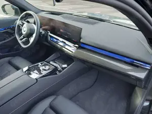 BMW i5 eDrive40 Tour. M Sportpaket AHK*Sitzbelüft - image 5