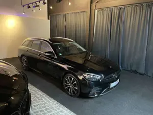 Mercedes-Benz E 300 E T-Modell AMG*AHK*