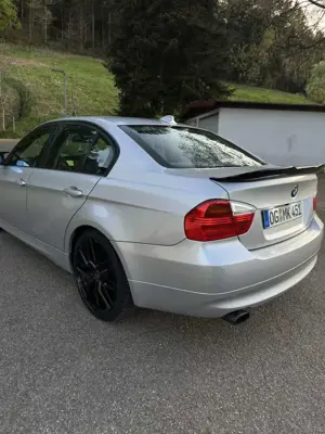 BMW 320 Bild 2
