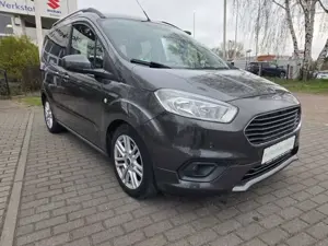 Ford Tourneo Courier Titanium Sitzheizg PDC Allwetter