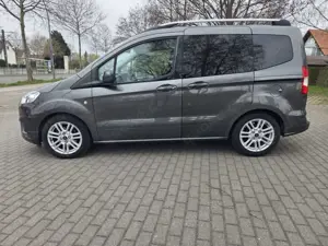 Ford Tourneo Courier Titanium Sitzheizg PDC Allwetter Bild 4
