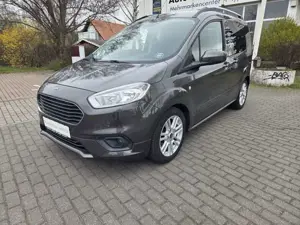Ford Tourneo Courier Titanium Sitzheizg PDC Allwetter Bild 3