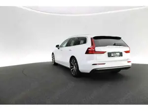 Volvo V60 T6 Core Recharge Plug-In Hybrid AWD LED Bild 3