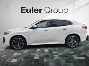 BMW X2 sD 20d M-Sport Pano AHK 20'' HUD Iconic adLED DA+ Bild 2