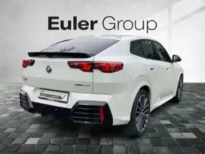 BMW X2 sD 20d M-Sport Pano AHK 20'' HUD Iconic adLED DA+ Bild 4