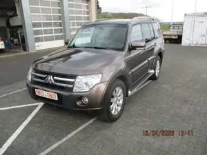 Mitsubishi Pajero Pajero Diesel  5-Tür 3.2 DI-D Automatik Instyle