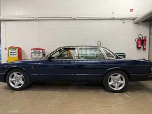 Jaguar XJ8