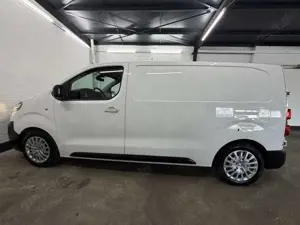 Opel Vivaro 1.5 D Cargo M Edition   RÜCKFAHRKAMERA