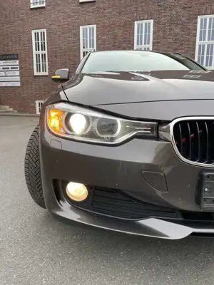 BMW 318 318d Touring Aut. Luxury Line