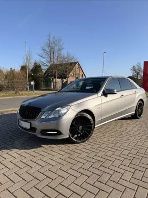 Mercedes-Benz E 220 CDI DPF BlueEFFICIENCY 7G-TRONIC Avantgarde