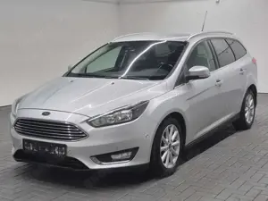 Ford Focus Turnier Titanium Navi/SHZ/LHZ/PDC/AHK/16LM