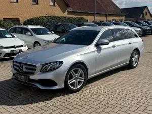 Mercedes-Benz E 220 d T, LED, Leder, Kamera, Service neu