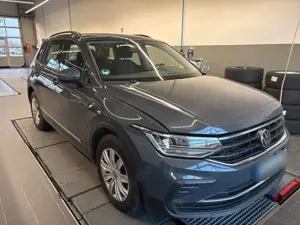 Volkswagen Tiguan Life2.0TDI DSG LED Navi AHK ACC Kamera Bild 2