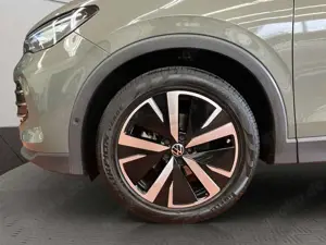 Volkswagen Tiguan Elegance 1.5 eTSI DSG Navi AHK Matrix Bild 3