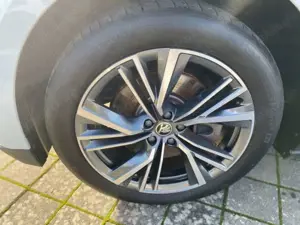 Skoda Enyaq iV 80x 82kwh Leder-schwarz AHK Pano 19"LM Bild 4