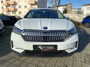 Skoda Enyaq iV 80x 82kwh Leder-schwarz AHK Pano 19"LM Bild 3