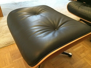 Original Charles & Ray Eames Lounge Chair mit Ottoman von Vitra - Kirschbaum Bild 5
