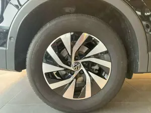 Volkswagen Tiguan 1.5 eTSI DSG Life AHK ACC 5JG Kessy Bild 5