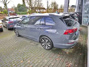 Volkswagen Golf VIII Variant 1.0 eTSI Move Navi ACC SHZ APP Bild 3