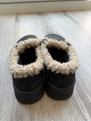 Schöne Damen Hausschuhe.