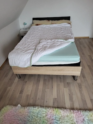 Bett gut erhalten 