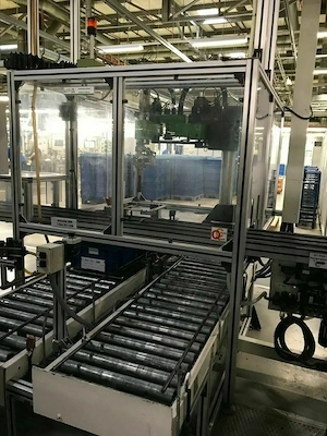 Bosch Scara SR 800 Roboter mit Steuerung + Zelle Schwenkarmroboter mit Aufnahme