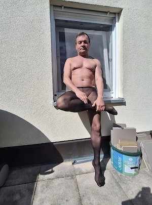 Heimlich weiblicher Mann 57 sucht jüngeren Lover