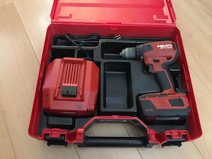 HILTI Akku-Schrauber SF4, komplett mit Koffer und Ladegerät