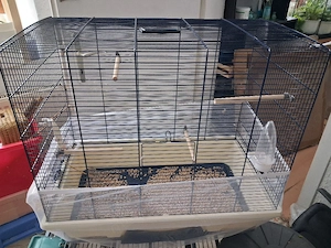 Verschiedene Käfige 