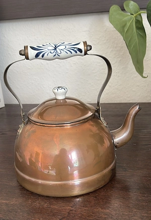 Tee- oder Wasserkessel aus Kupfer mit Keramikgriff