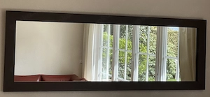 Wandspiegel zur optischen Vergrößerung eines Raumes