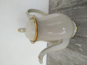 Konvolut Porzellan bekannter Manufakturen mit Tragebox