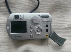 Sony DSC-P32 Vintage 3.2 MP vintage Retro Digitalkamera Bild 3